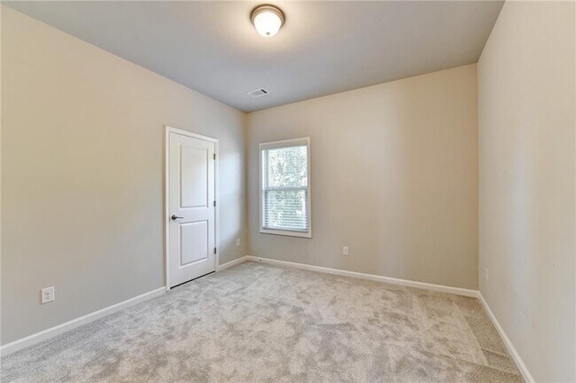 Building Photo - 3860 Grandview Manor Dr