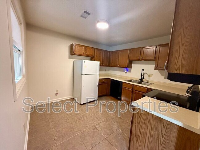 Building Photo - 1401 Elmdale Pl