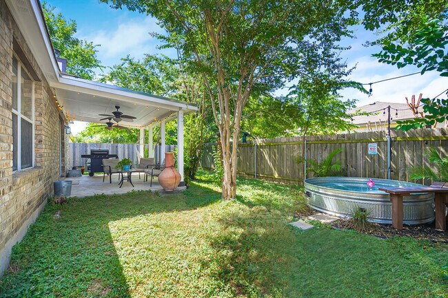 Building Photo - 904 Melted Candle Cove