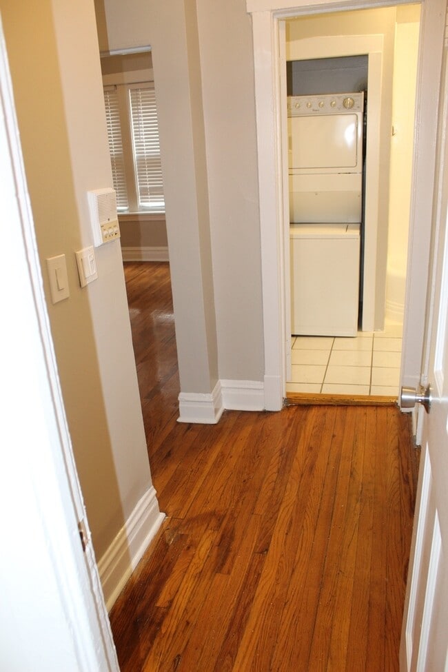 Building Photo - 5024 N Winthrop Ave