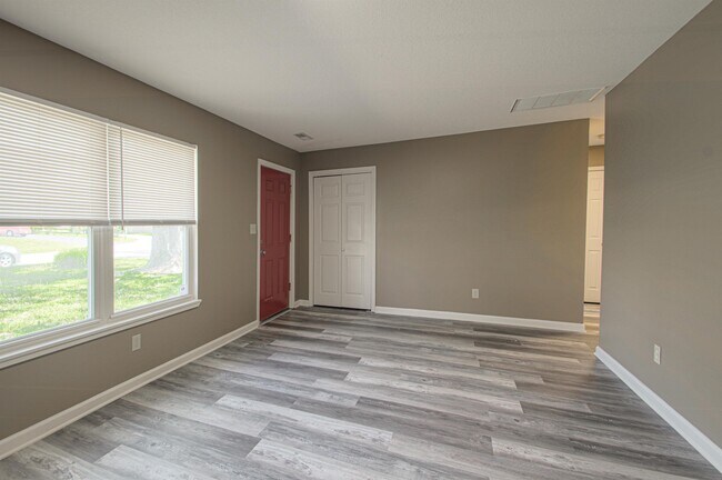 Building Photo - 6905 E 112th St