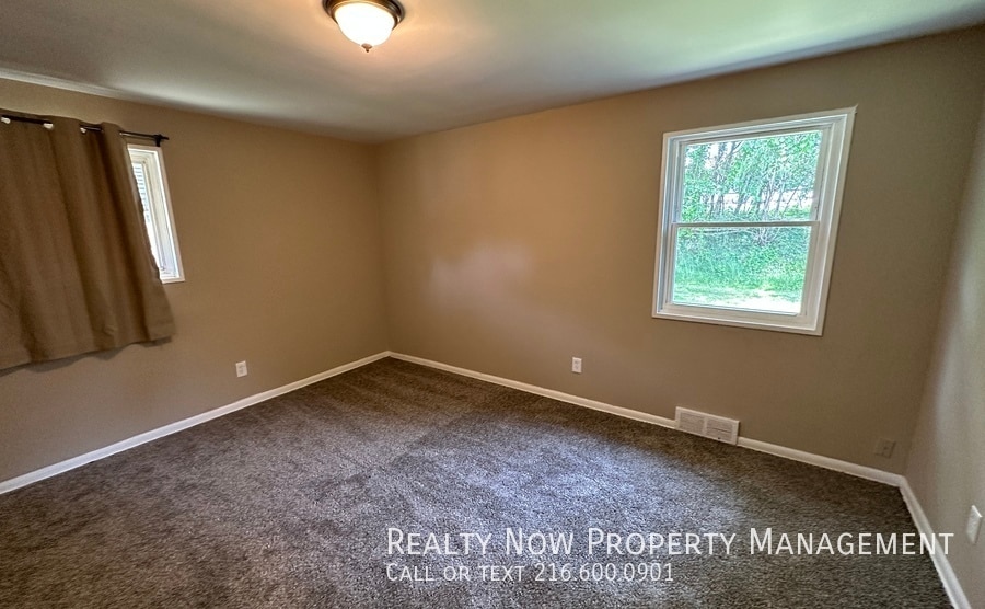 Building Photo - 16605 Kollin Ave