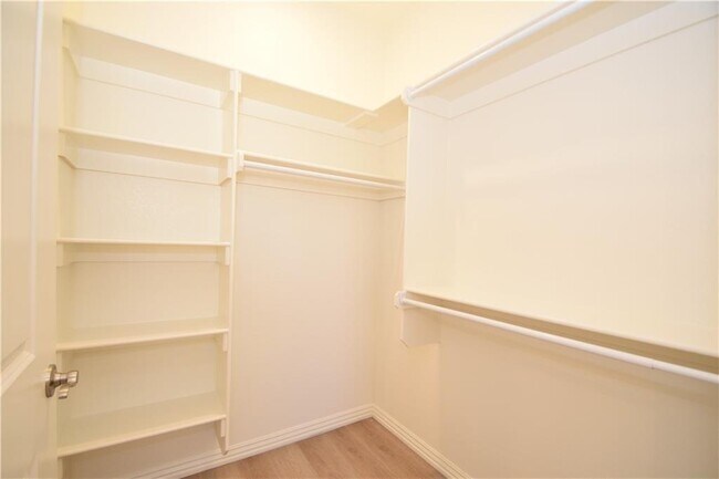 Building Photo - 1604 SW Poigai Wy