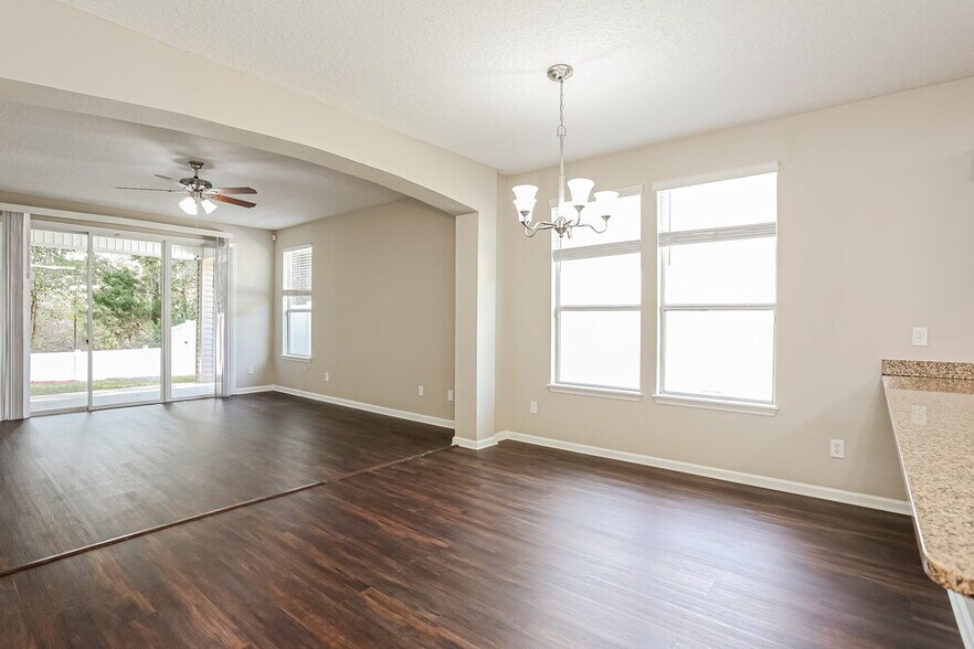 Building Photo - 15889 Lexington Park Blvd