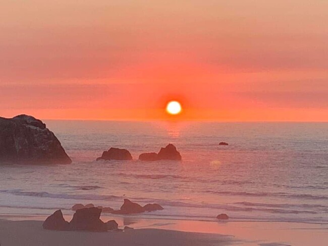 Sunset in Bandon by the Sea - 515 Garfield Ave SW