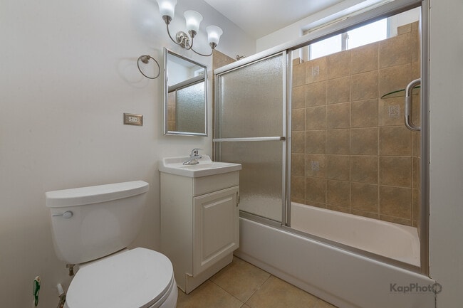 Building Photo - 3530 W Evergreen Ave