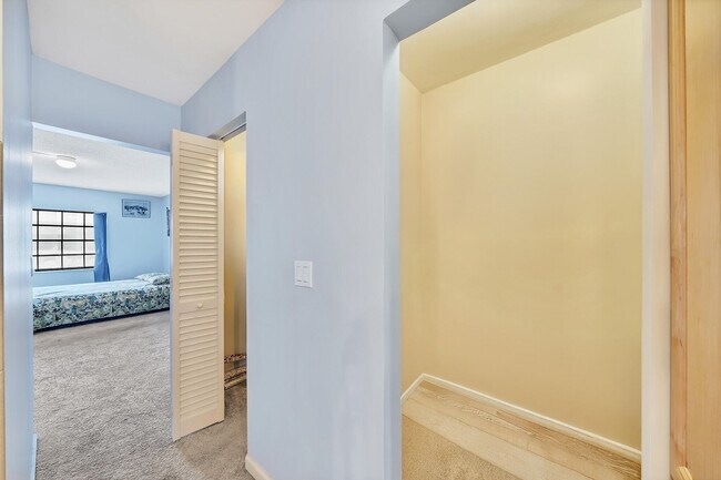 Building Photo - 130 Cypress Club Dr