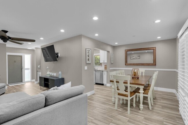 Building Photo - 60 Pelican Pointe Dr