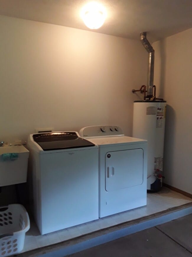 Building Photo - Spacious 3 bedroom 2 bath home in Kula-Available now!