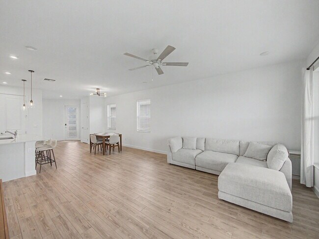 Building Photo - 9140 Remy Ln