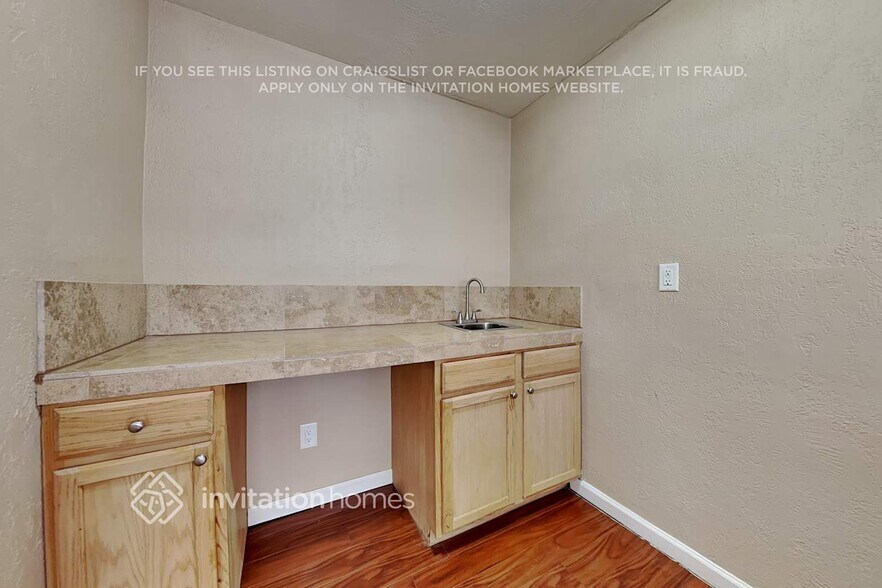 Building Photo - 1819 W Oraibi Dr