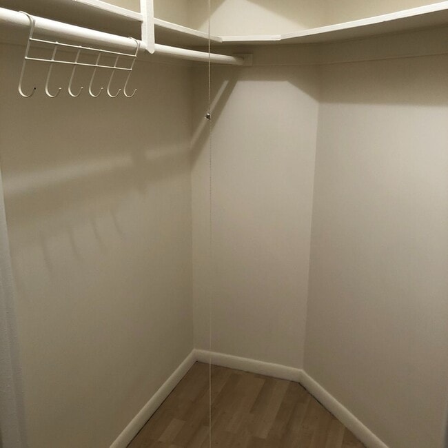 Building Photo - Centrally Located Junior One Bedroom in Georgetown/Dupont border. UTILITIES INCLUDED