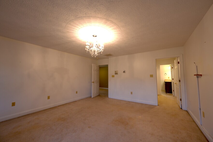 BR 2 w/Bath - 1495 Merrimans Ln