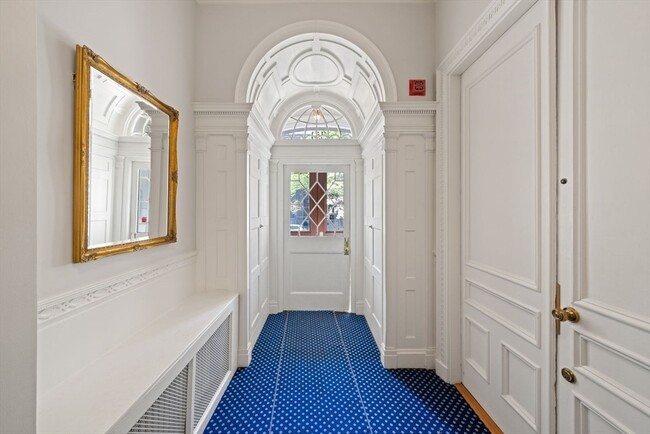 Building Photo - 351 Marlborough St