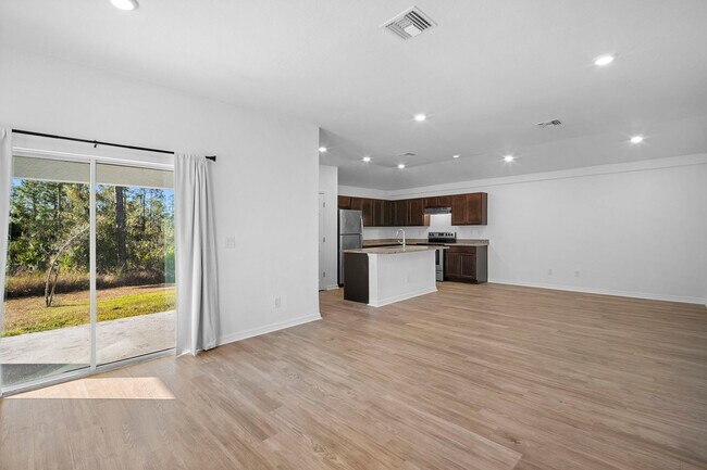 Building Photo - 341-343 Reeves St