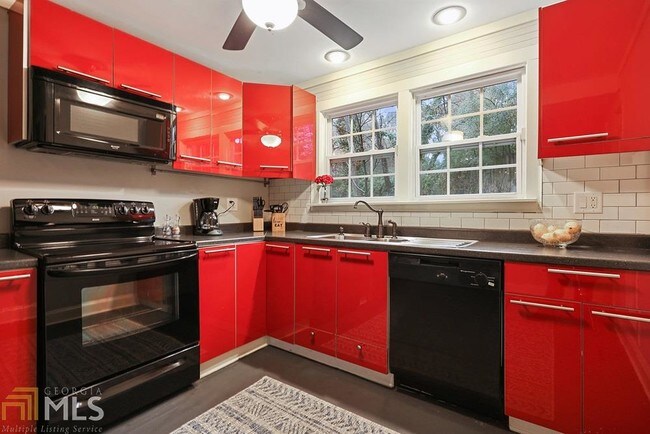 Building Photo - 2091 Cavanaugh Ave SE
