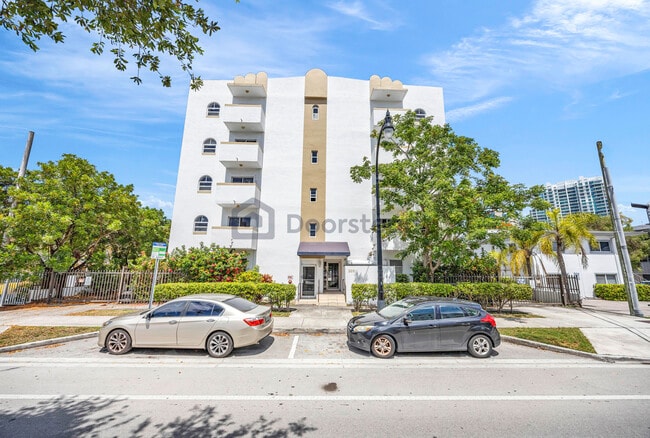 Building Photo - 3051 SW 27th Ave