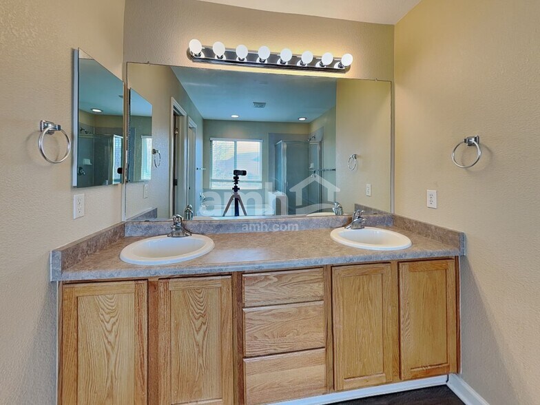 Building Photo - 9742 Jasper Dr