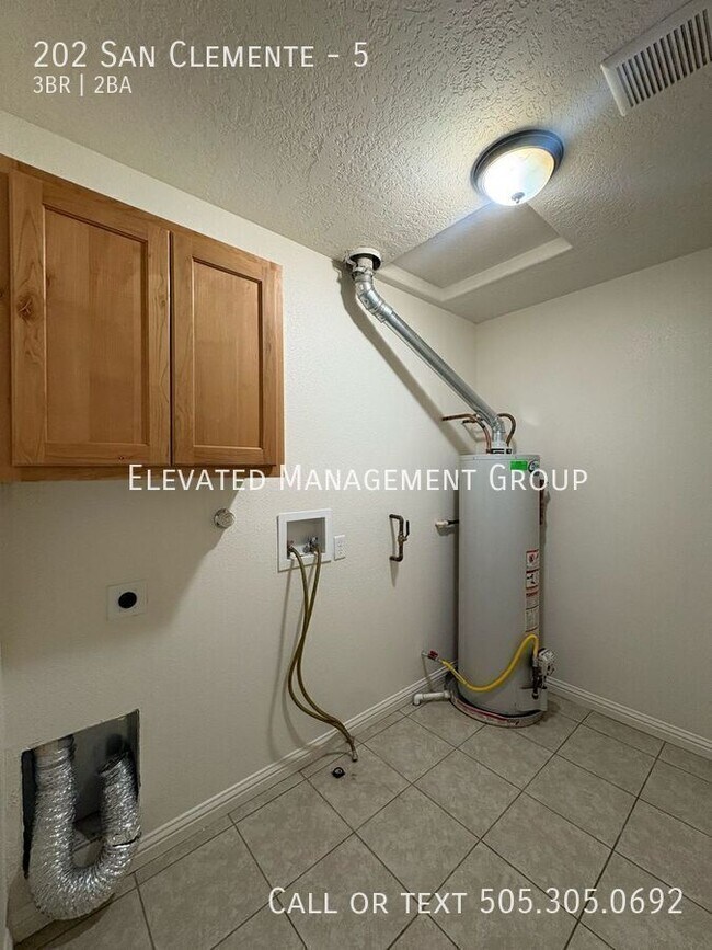 Building Photo - 202 San Clemente Ave NW