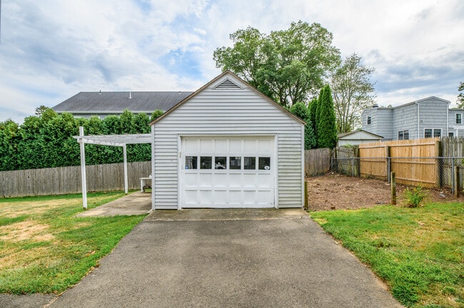 Building Photo - 51 Fortuna Dr