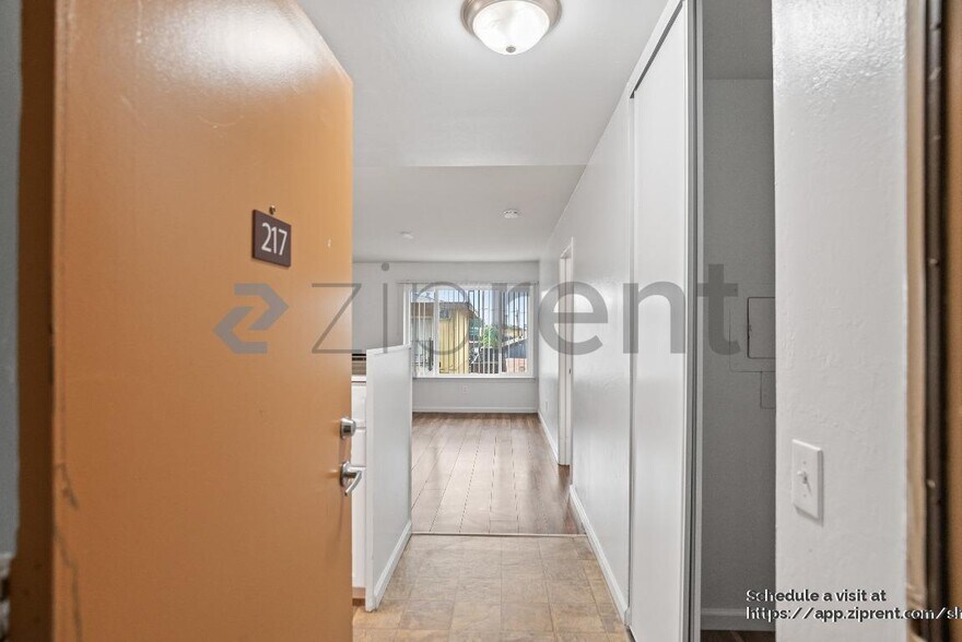 Building Photo - 100 Village Dr