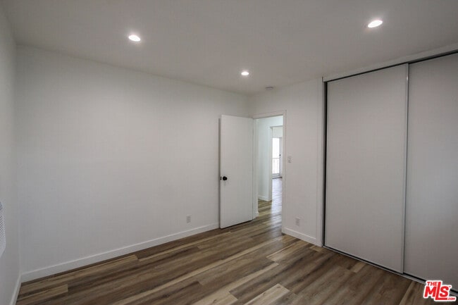 Building Photo - 12942 Moorpark St