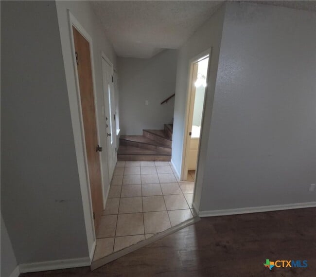 Building Photo - 207 Palmwood Dr