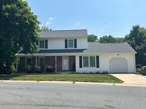 Building Photo - 2425 Calf Run Dr