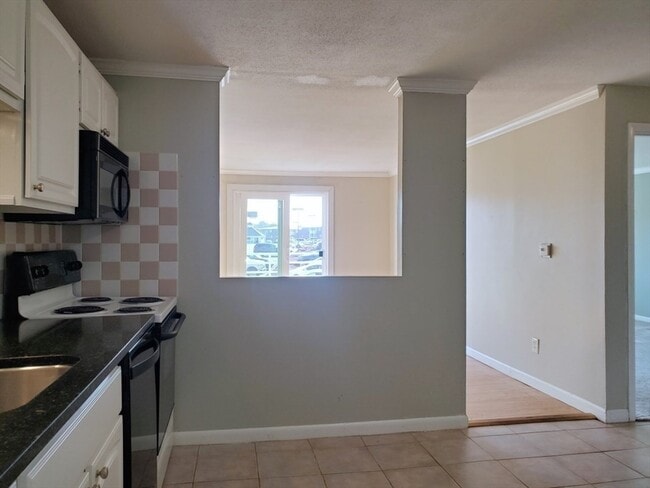 Building Photo - 145 Essex Ave