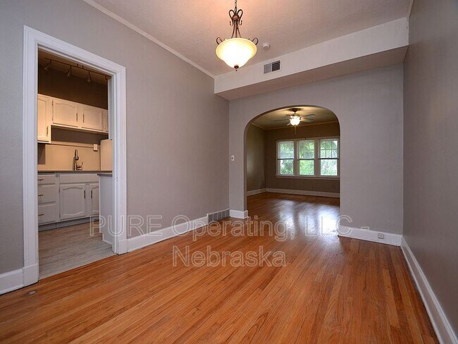 Building Photo - 406 N 49th St