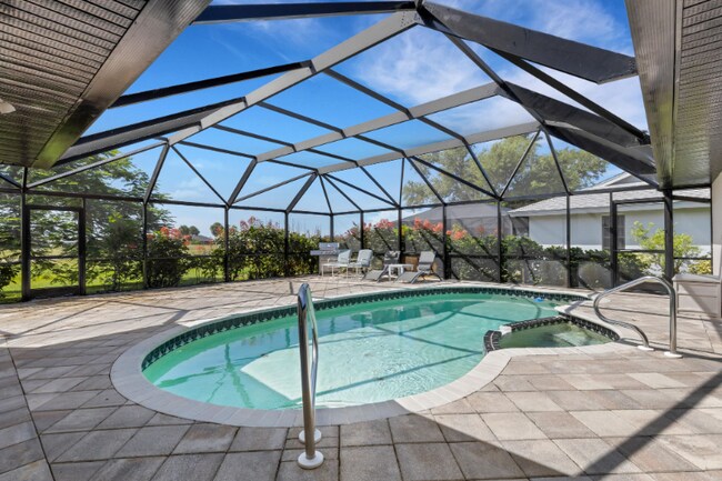 Building Photo - 294 Rotonda Cir