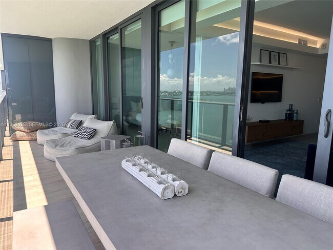 Building Photo - 3131 NE 7th Ave