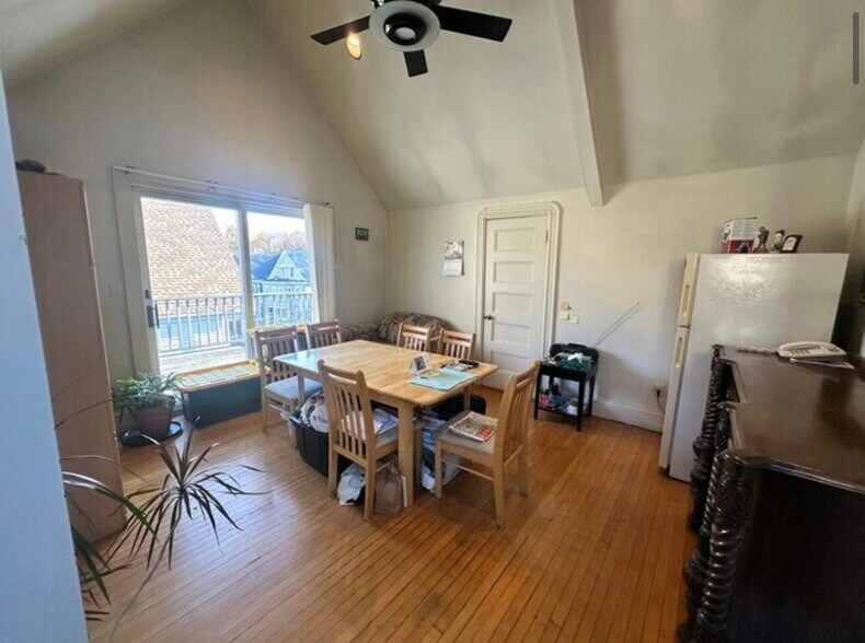 Building Photo - 147 Willow Ave