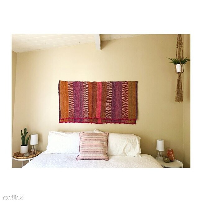 Building Photo - 2 br, 1 bath Apartment - 710 3rd St