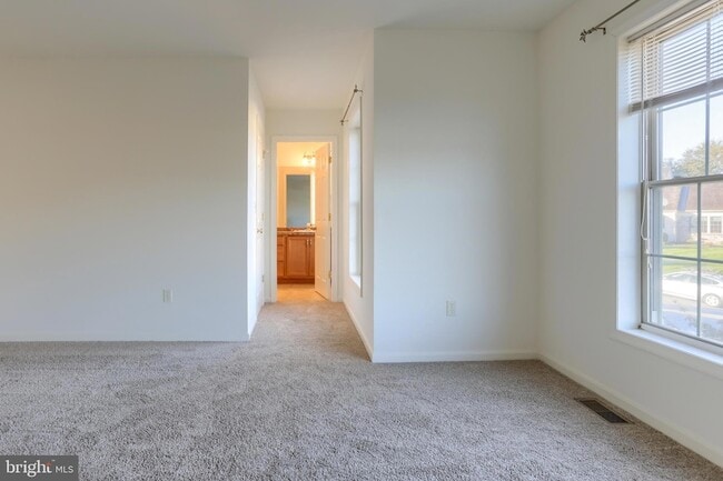 Building Photo - 712 Creekside Dr