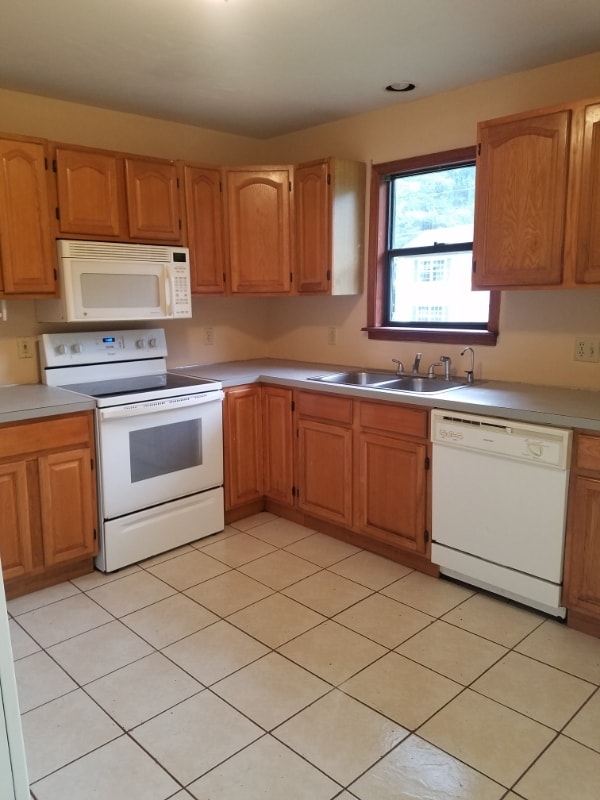 Building Photo - 1546 Black Birch Way