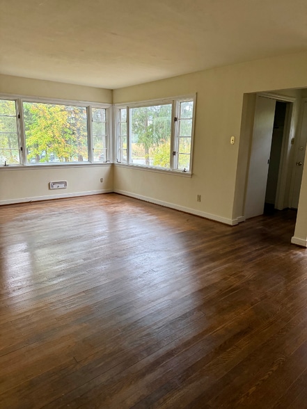 Building Photo - 104 Warnock Rd