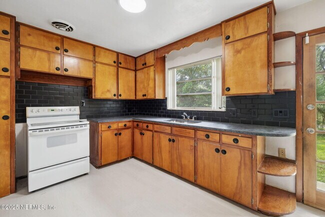 Building Photo - 3904 Via De La Reina