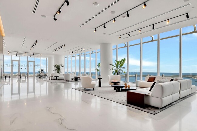 Building Photo - 300 Biscayne Blvd Way