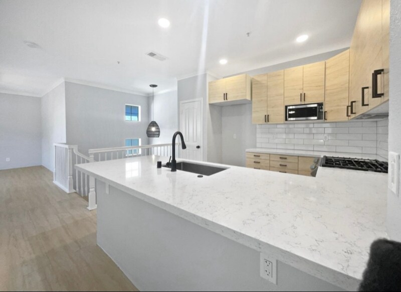 Building Photo - 3301 N Park Dr