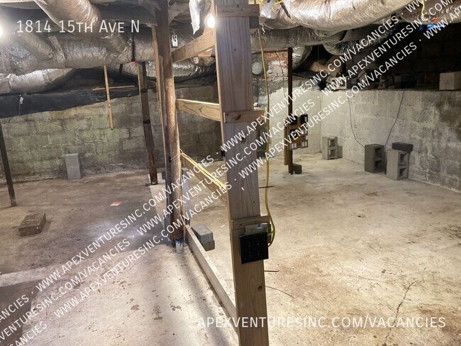 Building Photo - 1814 15th Ave N