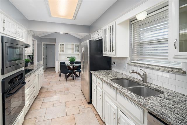 Building Photo - 3528 Pinehurst Dr