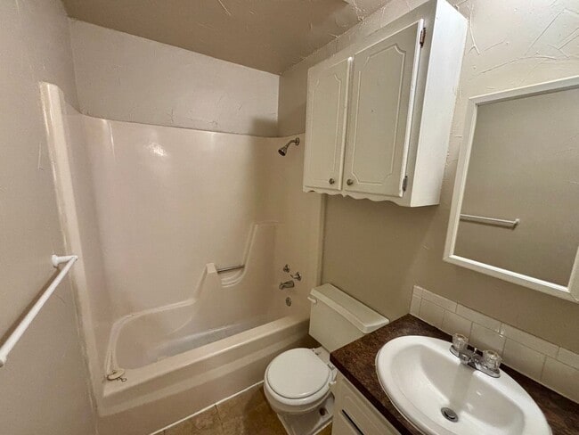 Building Photo - Three Bedroom Home in Tuttle! NEW PHOTOS C...