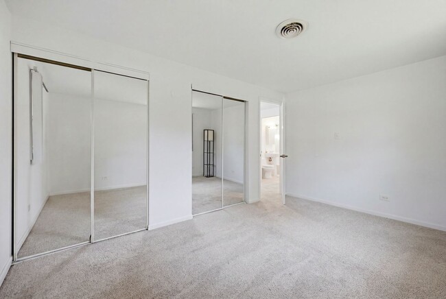 Building Photo - 1624 W Weathersfield Way