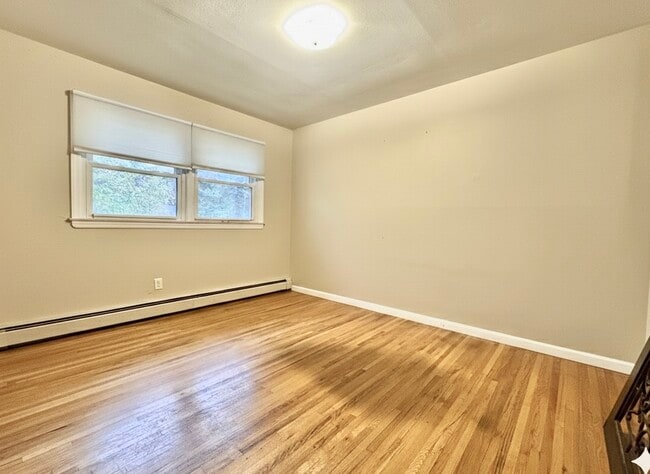 Building Photo - 2 Huber Pl