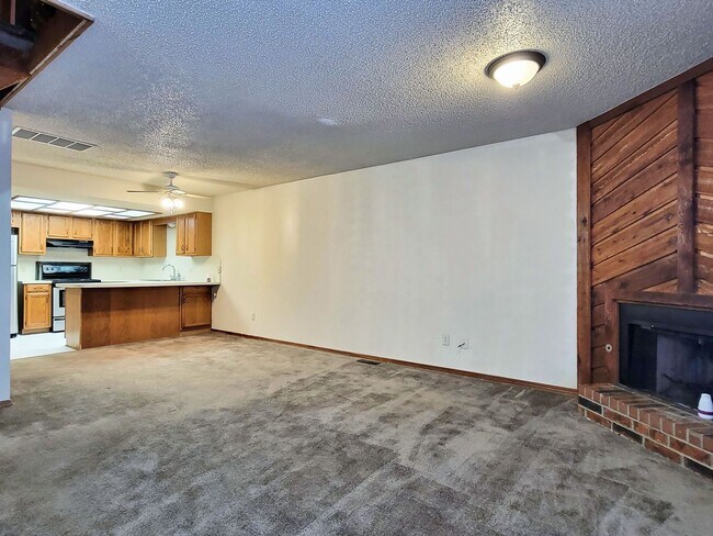 Building Photo - 14011 Fairhill Ave