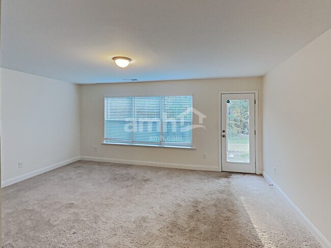 Building Photo - 2133 Leafmore Ct SE