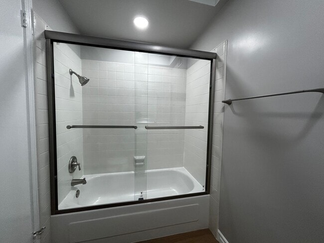 Building Photo - Welcome Home! Beautifully Renovated 3-Bedr...