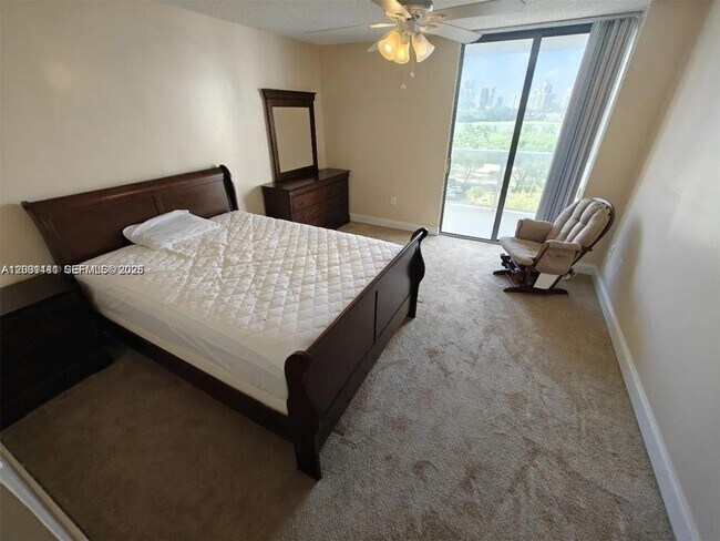 Building Photo - 3701 N Country Club Dr