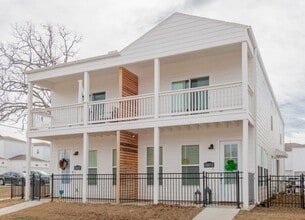 Building Photo - 2131 Parnell Dr